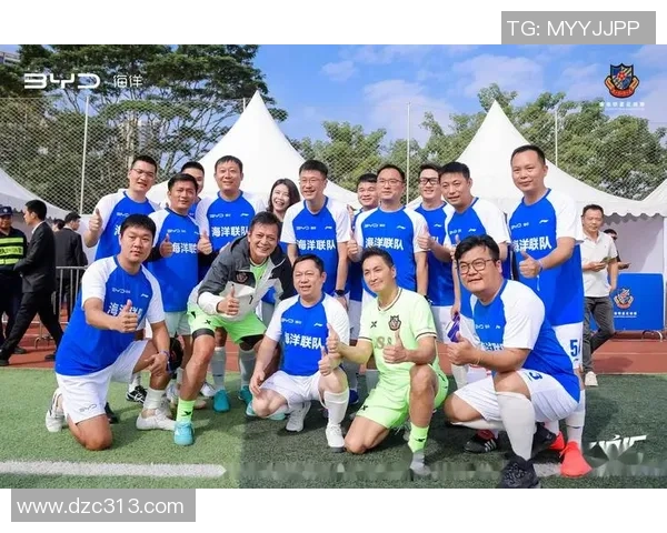 香港足球明星队精彩瞬间集锦展现球场风采与团队精神